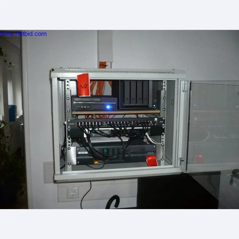 Autobusy a autokary, dílenské, kancelářské a obchodní vybavení-1