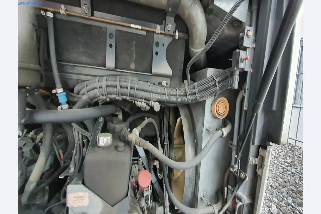 Autobusy i autokary, wyposażenie warsztatów, biur i firm-6