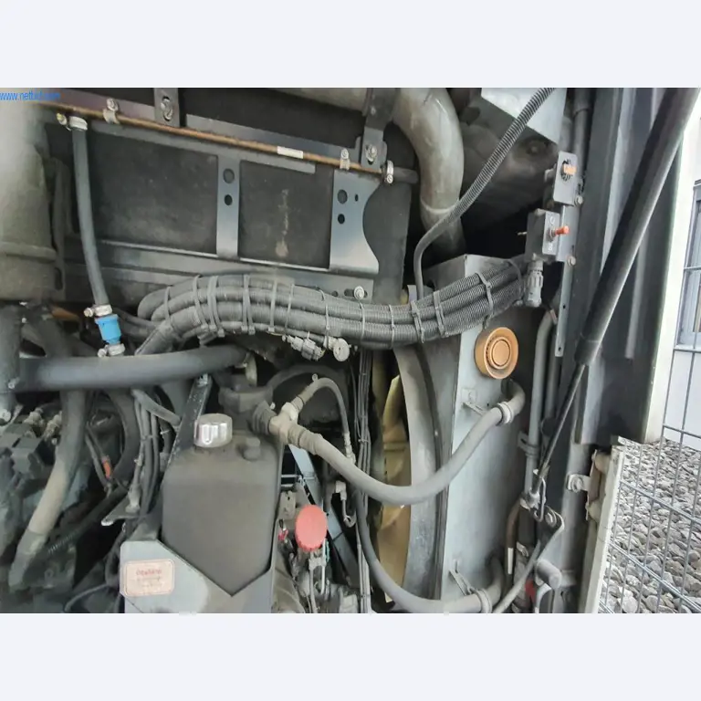 Autobusy i autokary, wyposażenie warsztatów, biur i firm-6