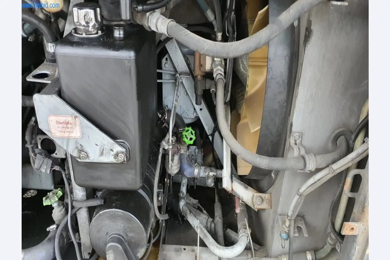 Autobusy i autokary, wyposażenie warsztatów, biur i firm-7