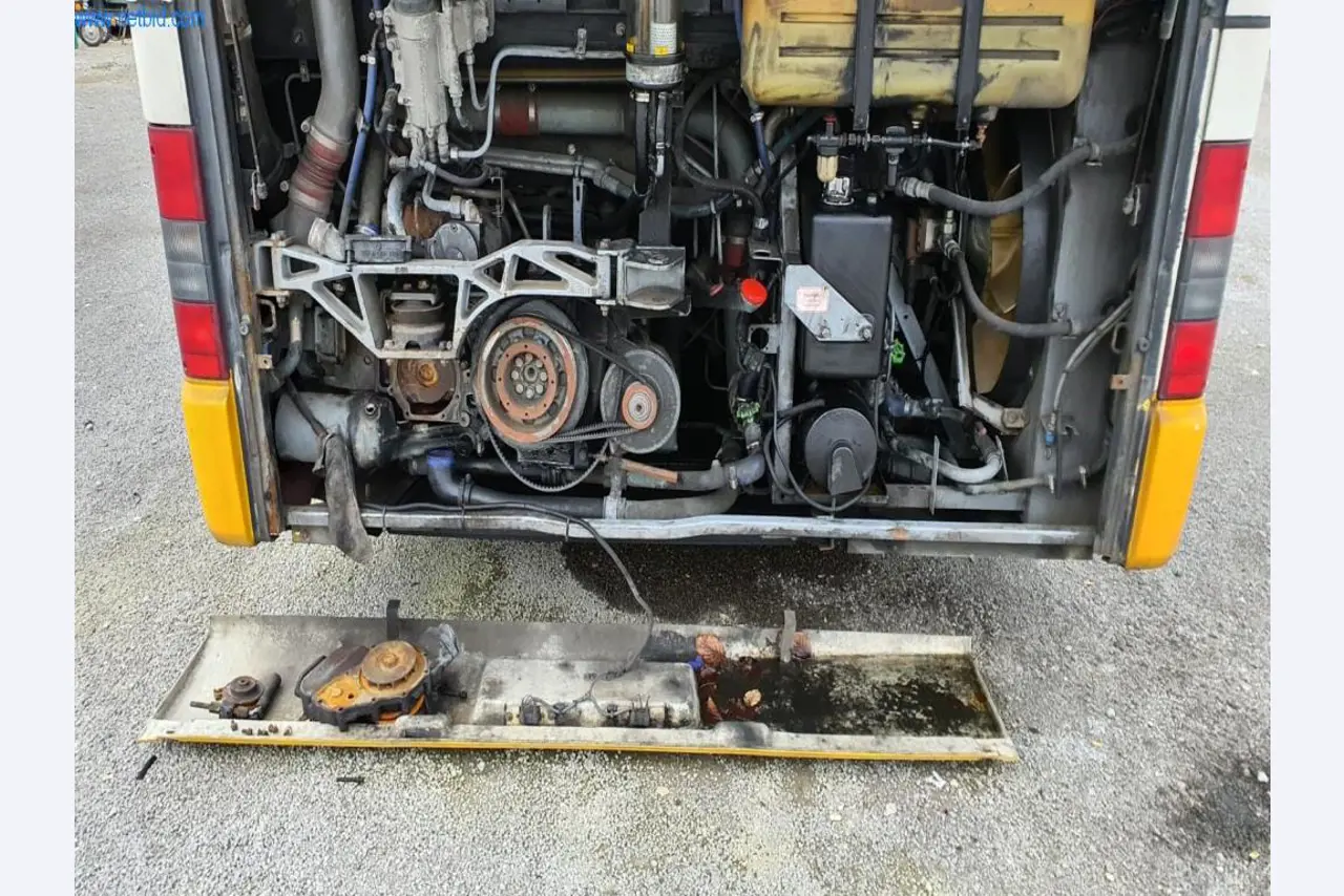 Omnibusse, Werkstatt-  sowie Büro- und Geschäftsausstattung-4