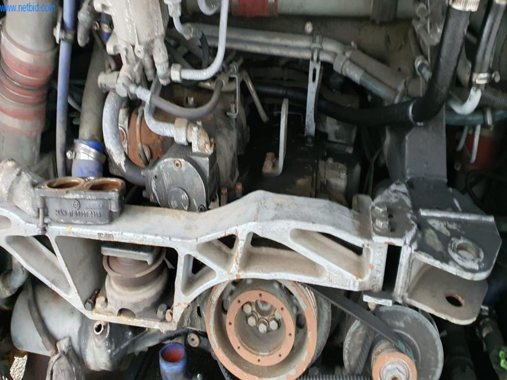 Autobusy i autokary, wyposażenie warsztatów, biur i firm-6