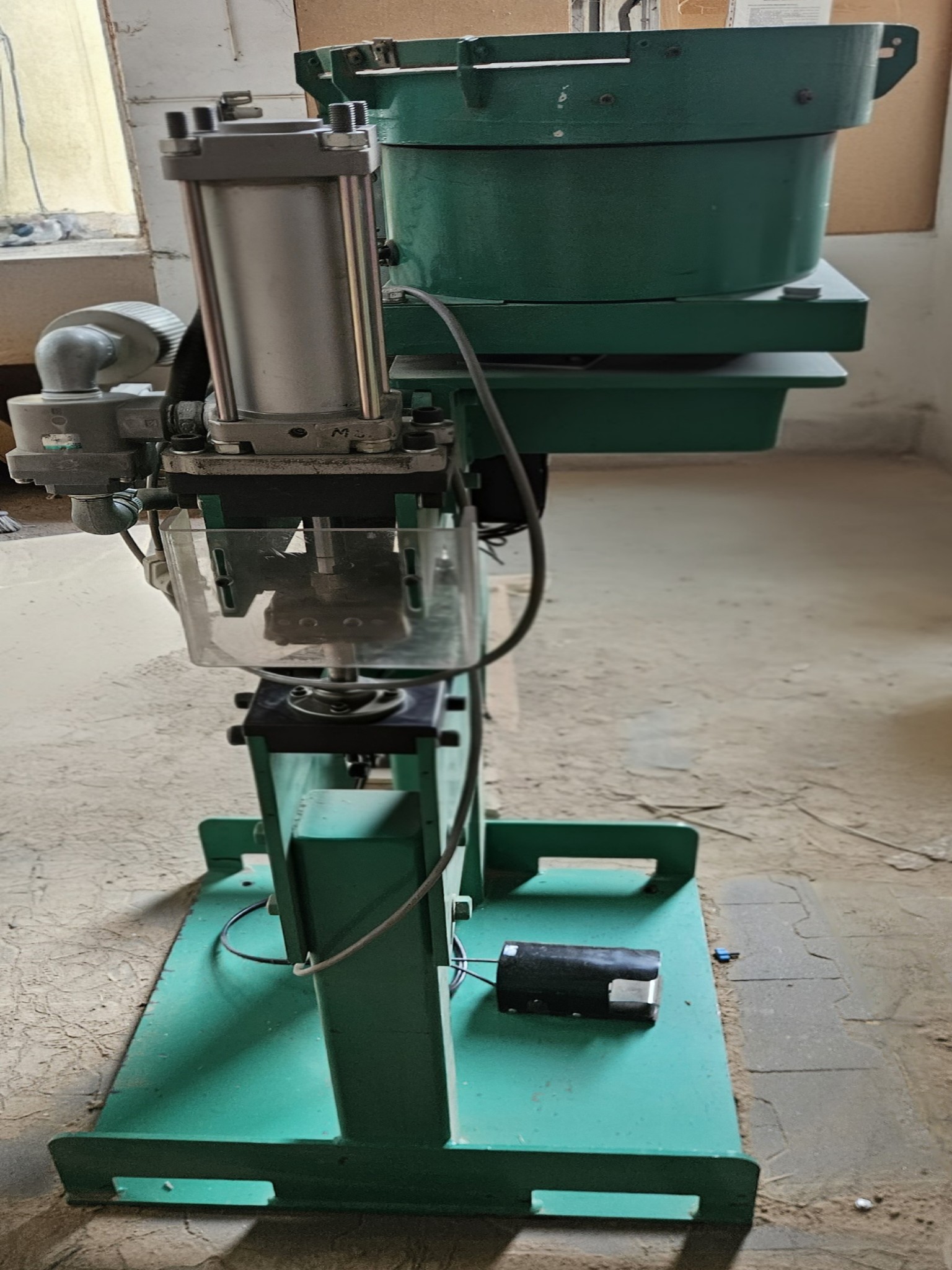 Machines d´une usine de meubles-6