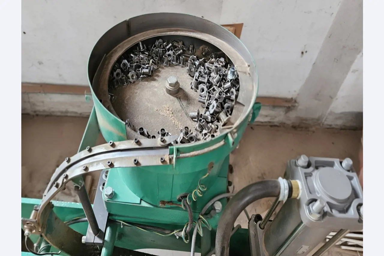 Machines d´une usine de meubles-2