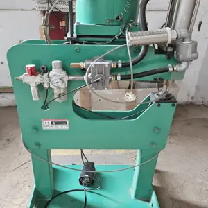 Automatic Riveting Machine for M8 claw nuts NAGAYAMA CB/NHF & NHF T-nuts