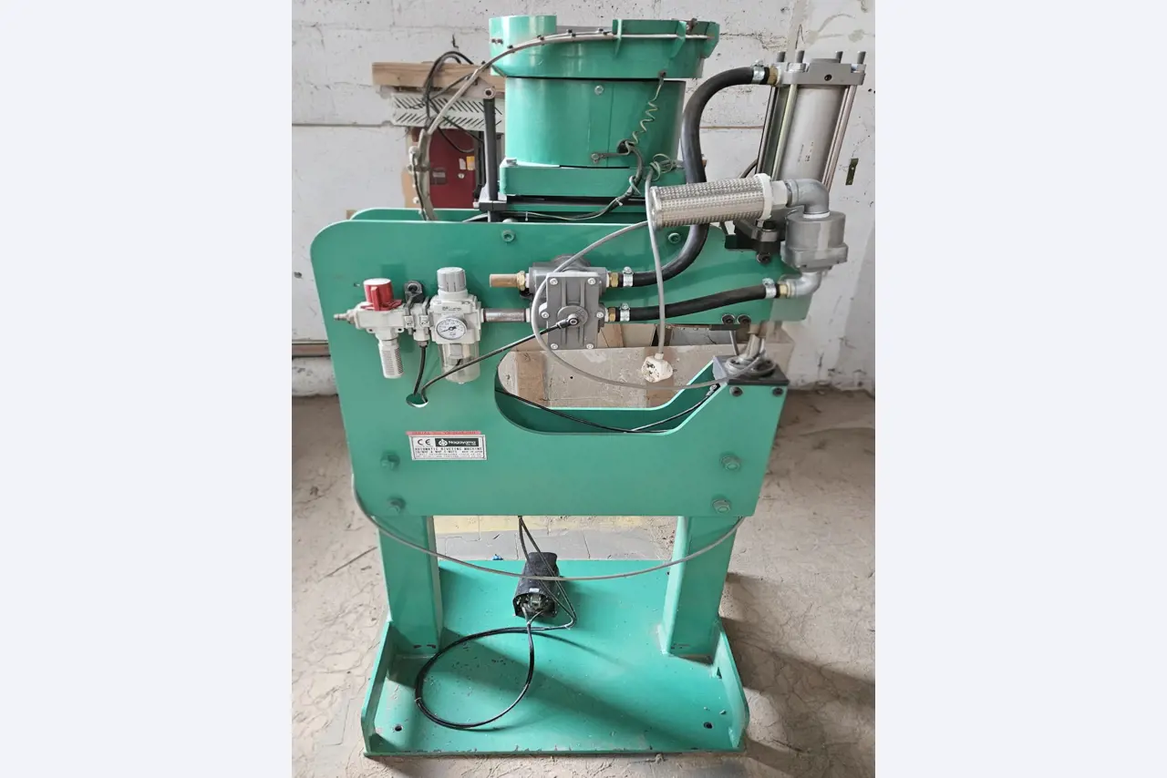 Machines d´une usine de meubles-1