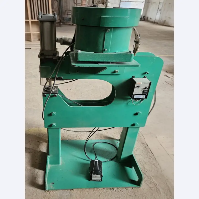 Machines d´une usine de meubles-4