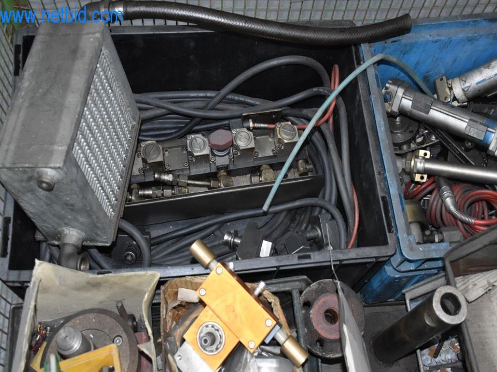 Stroje, provozní zařízení a příslušenství předního světového výrobce napínacích systémů řetězů jsou k dispozici.-6