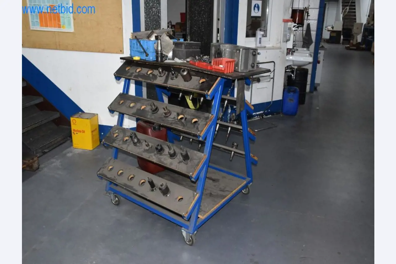 Máquinas, equipos operativos y accesorios de un líder mundial en el mercado de sistemas de tensado de cadenas.-1