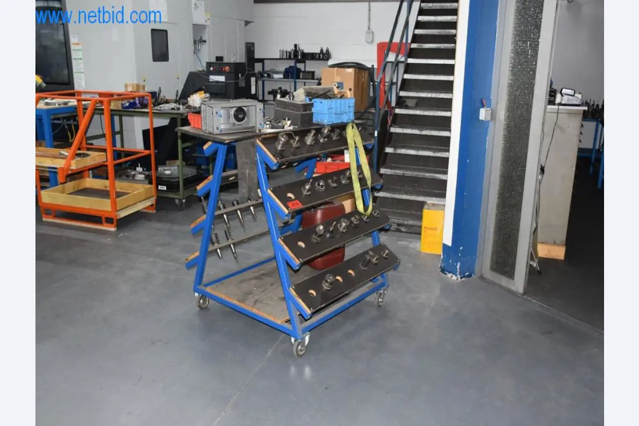 Máquinas, equipos operativos y accesorios de un líder mundial en el mercado de sistemas de tensado de cadenas.-3