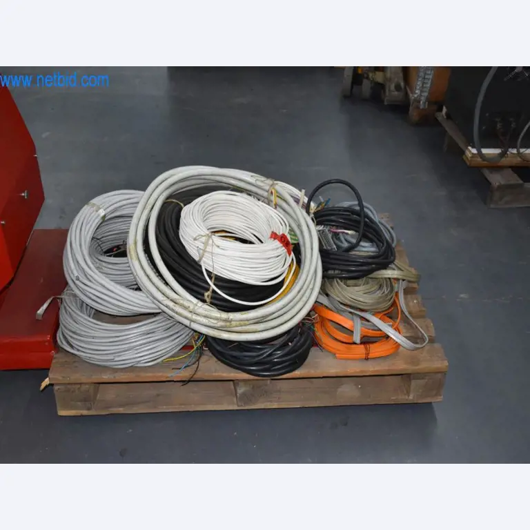 Máquinas, equipos operativos y accesorios de un líder mundial en el mercado de sistemas de tensado de cadenas.-1