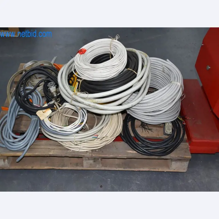 Máquinas, equipos operativos y accesorios de un líder mundial en el mercado de sistemas de tensado de cadenas.-2