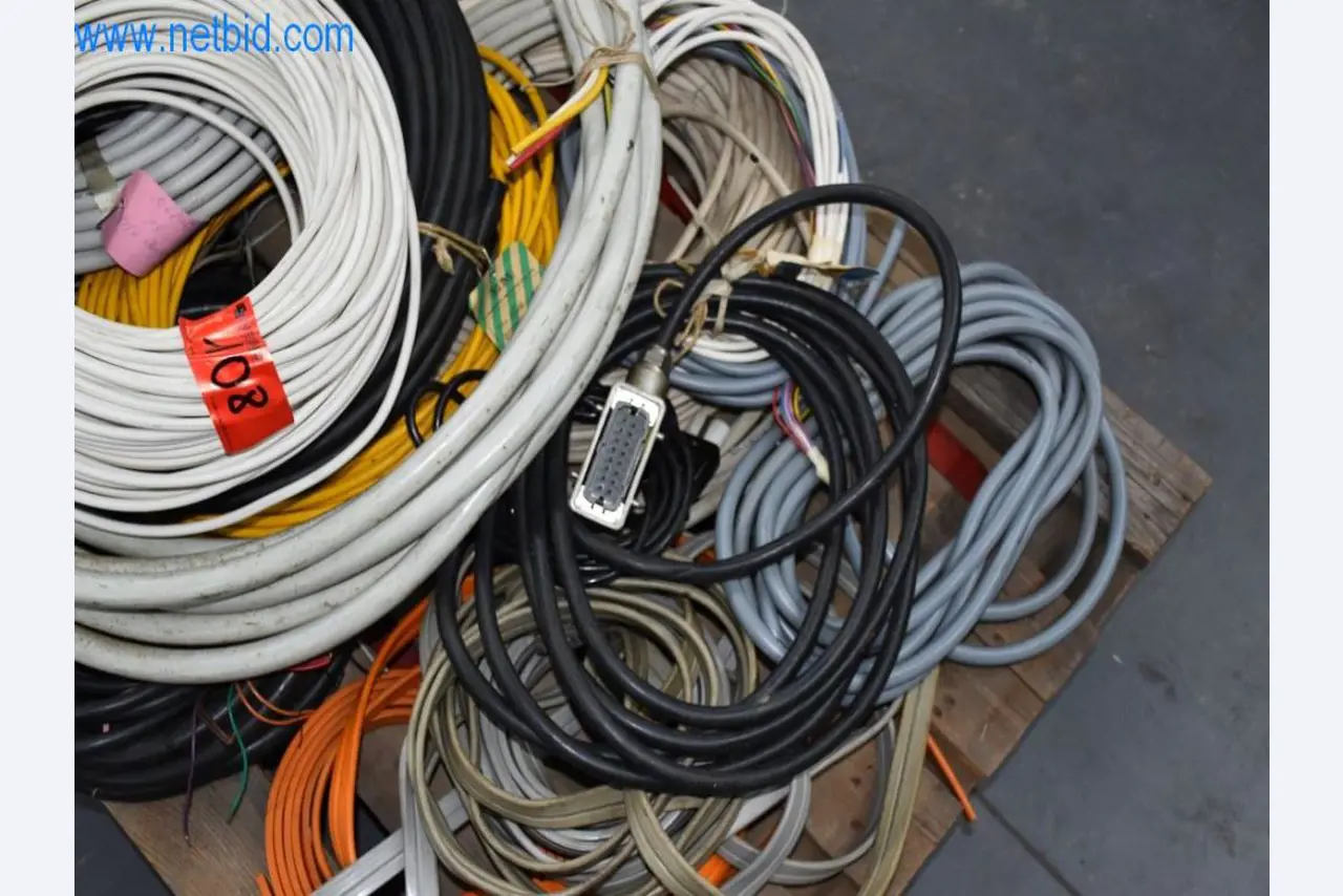 Máquinas, equipos operativos y accesorios de un líder mundial en el mercado de sistemas de tensado de cadenas.-3
