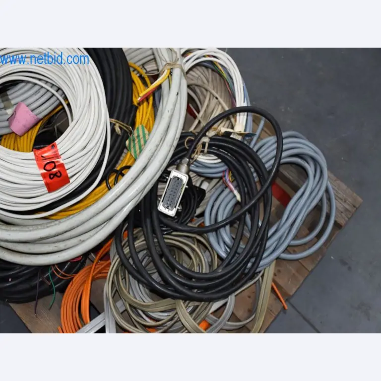 Máquinas, equipos operativos y accesorios de un líder mundial en el mercado de sistemas de tensado de cadenas.-3