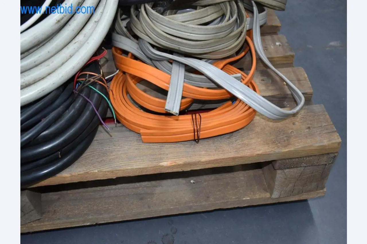 Máquinas, equipos operativos y accesorios de un líder mundial en el mercado de sistemas de tensado de cadenas.-4