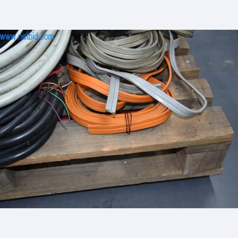 Máquinas, equipos operativos y accesorios de un líder mundial en el mercado de sistemas de tensado de cadenas.-4