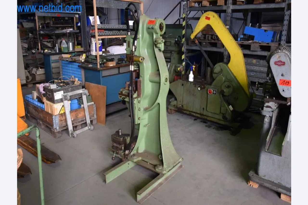 Máquinas, equipos operativos y accesorios de un líder mundial en el mercado de sistemas de tensado de cadenas.-1