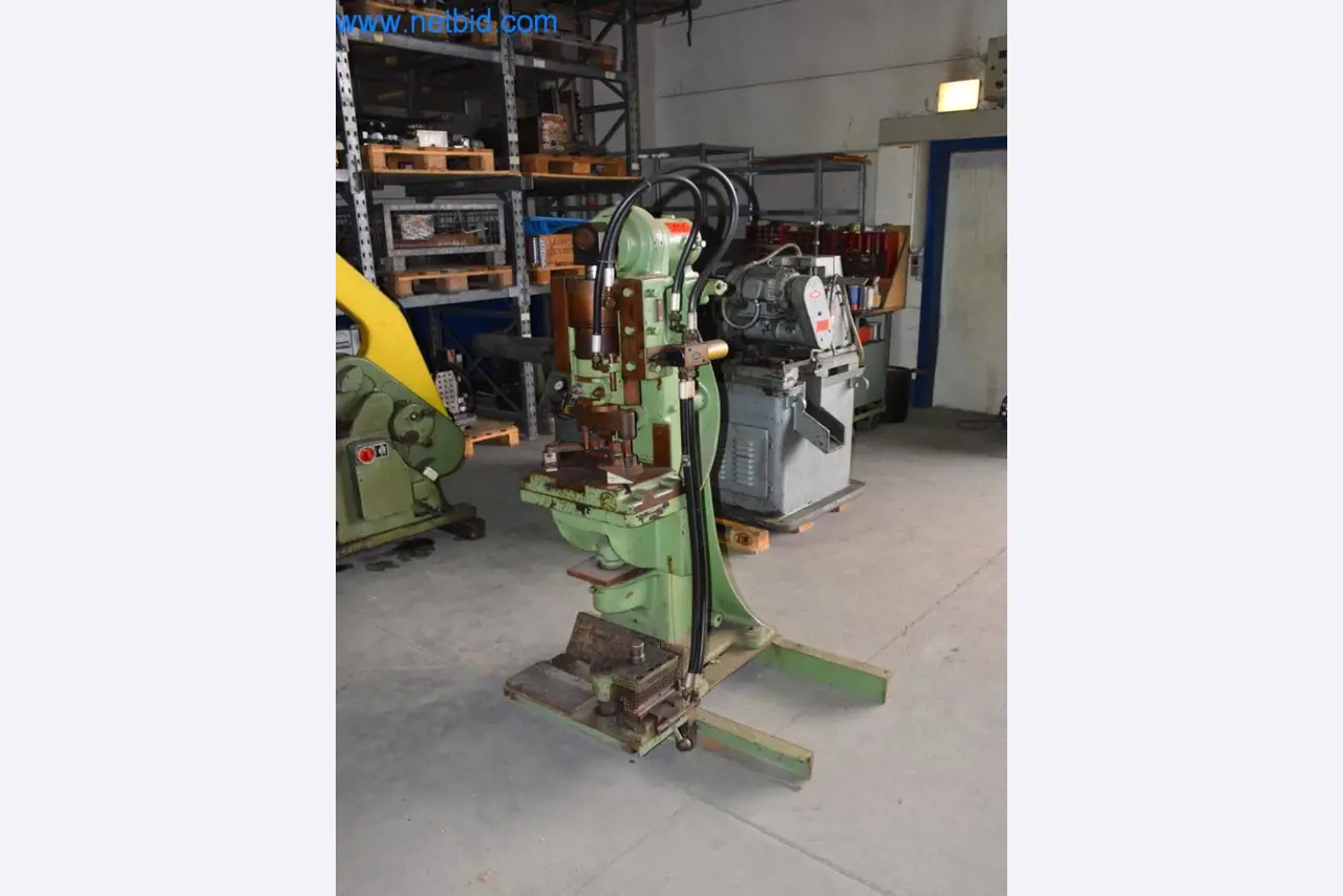 Máquinas, equipos operativos y accesorios de un líder mundial en el mercado de sistemas de tensado de cadenas.-2