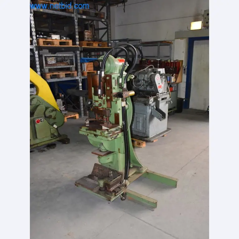 Máquinas, equipos operativos y accesorios de un líder mundial en el mercado de sistemas de tensado de cadenas.-2