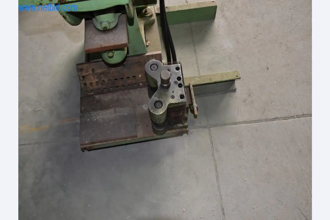 Máquinas, equipos operativos y accesorios de un líder mundial en el mercado de sistemas de tensado de cadenas.-4