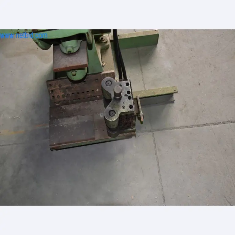 Máquinas, equipos operativos y accesorios de un líder mundial en el mercado de sistemas de tensado de cadenas.-4