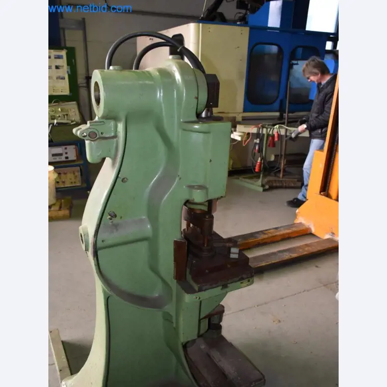 Máquinas, equipos operativos y accesorios de un líder mundial en el mercado de sistemas de tensado de cadenas.-5