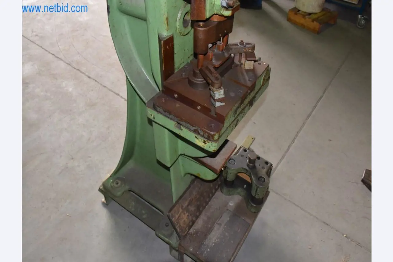 Máquinas, equipos operativos y accesorios de un líder mundial en el mercado de sistemas de tensado de cadenas.-6