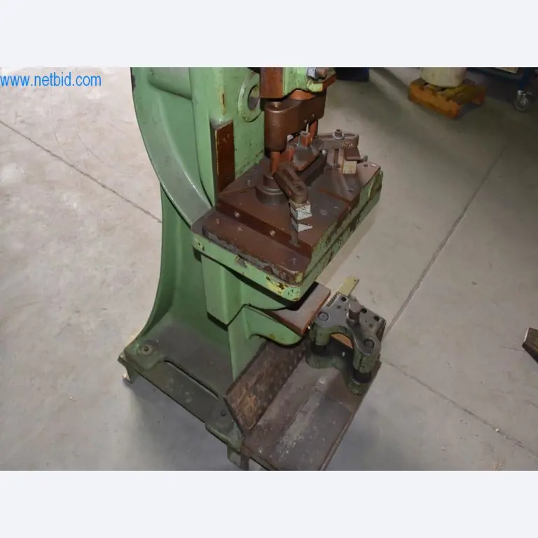 Máquinas, equipos operativos y accesorios de un líder mundial en el mercado de sistemas de tensado de cadenas.-6