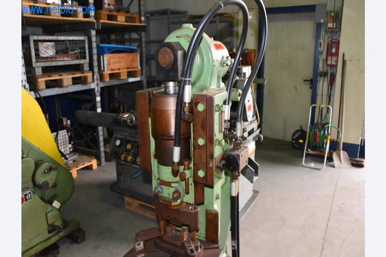 Máquinas, equipos operativos y accesorios de un líder mundial en el mercado de sistemas de tensado de cadenas.-7