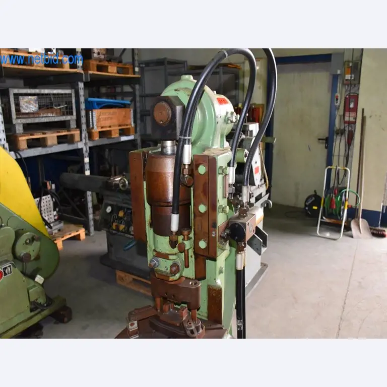 Máquinas, equipos operativos y accesorios de un líder mundial en el mercado de sistemas de tensado de cadenas.-7