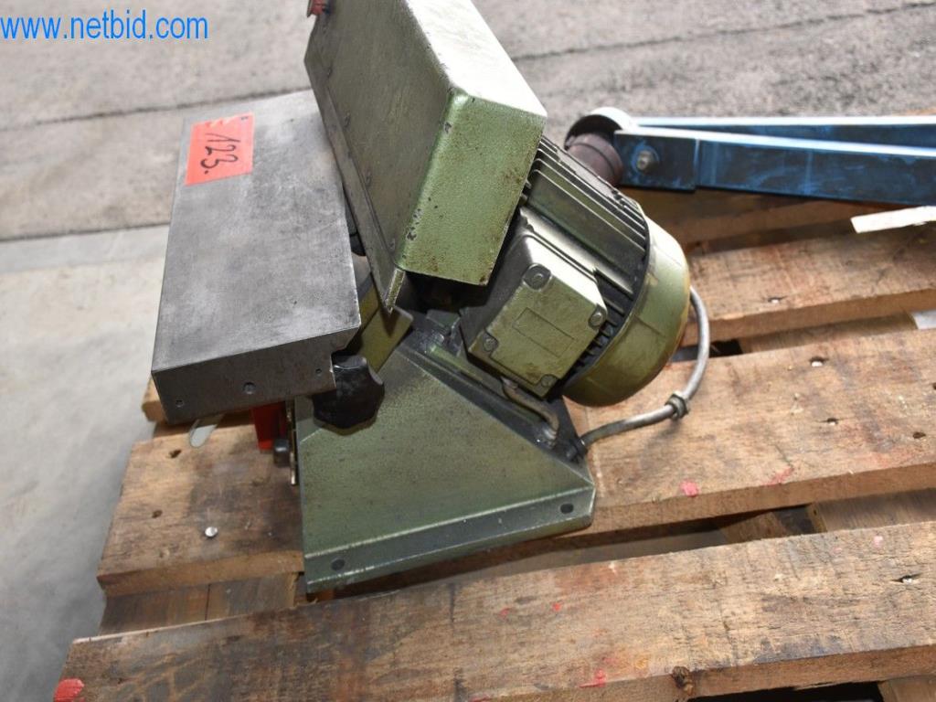 Máquinas, equipos operativos y accesorios de un líder mundial en el mercado de sistemas de tensado de cadenas.-3