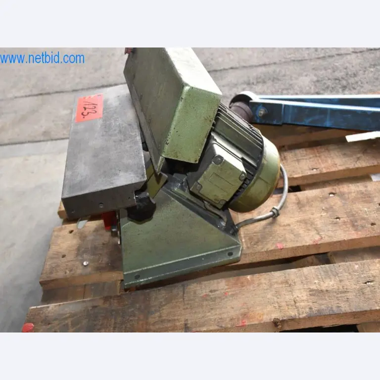 Máquinas, equipos operativos y accesorios de un líder mundial en el mercado de sistemas de tensado de cadenas.-3