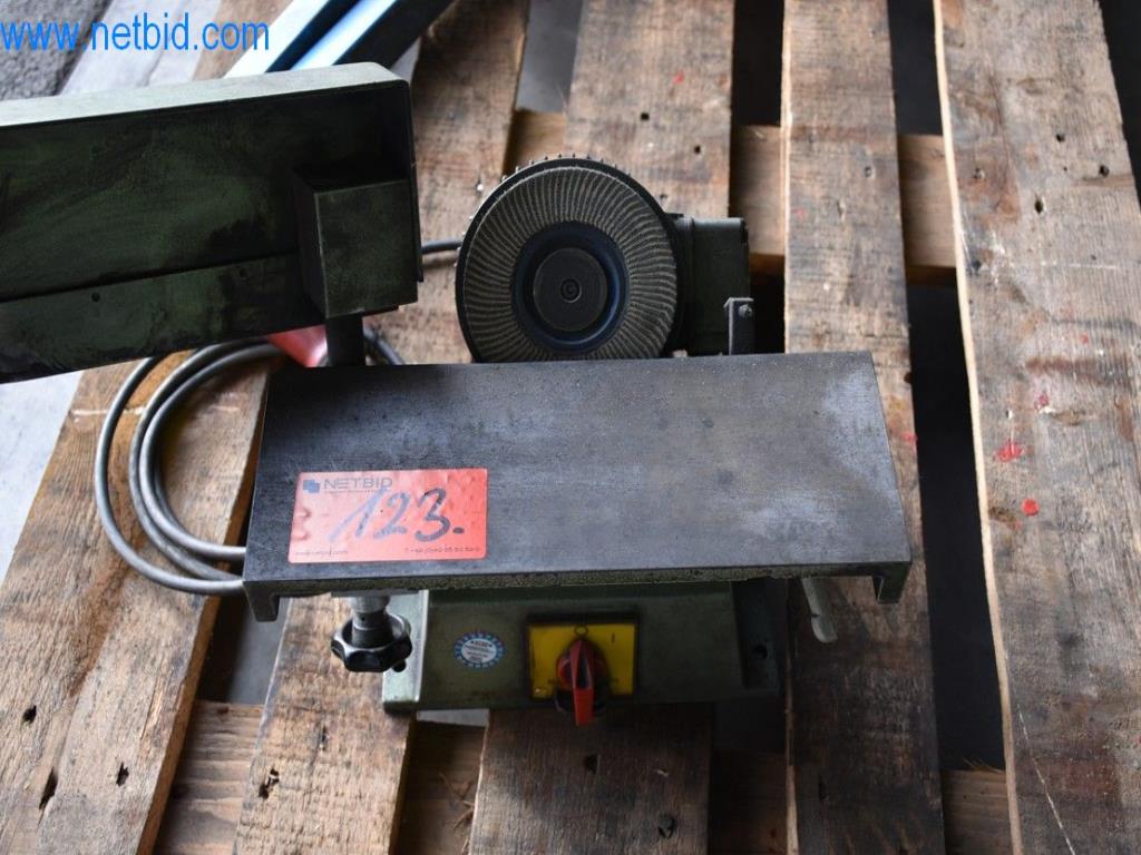 Máquinas, equipos operativos y accesorios de un líder mundial en el mercado de sistemas de tensado de cadenas.-4