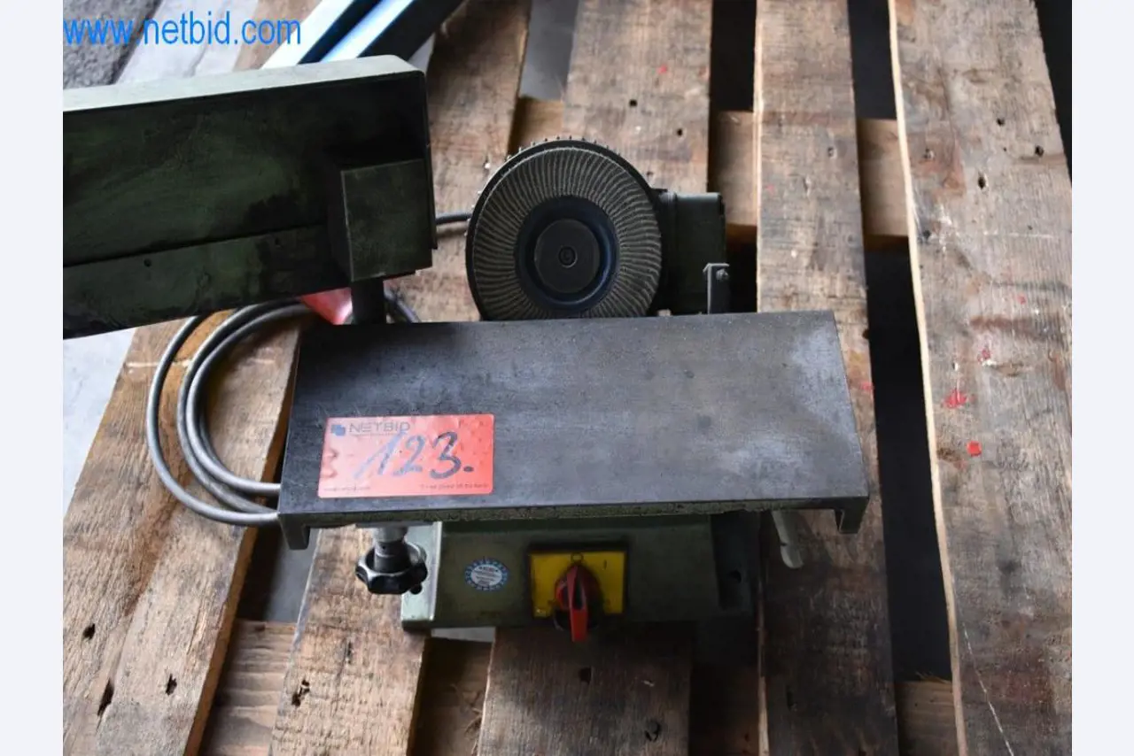 Máquinas, equipos operativos y accesorios de un líder mundial en el mercado de sistemas de tensado de cadenas.-4