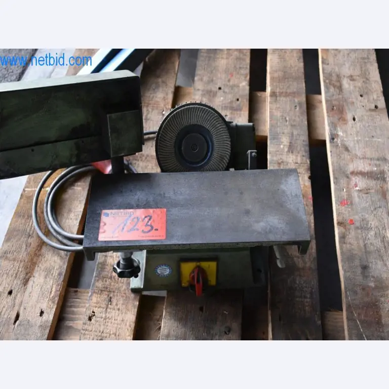 Máquinas, equipos operativos y accesorios de un líder mundial en el mercado de sistemas de tensado de cadenas.-4