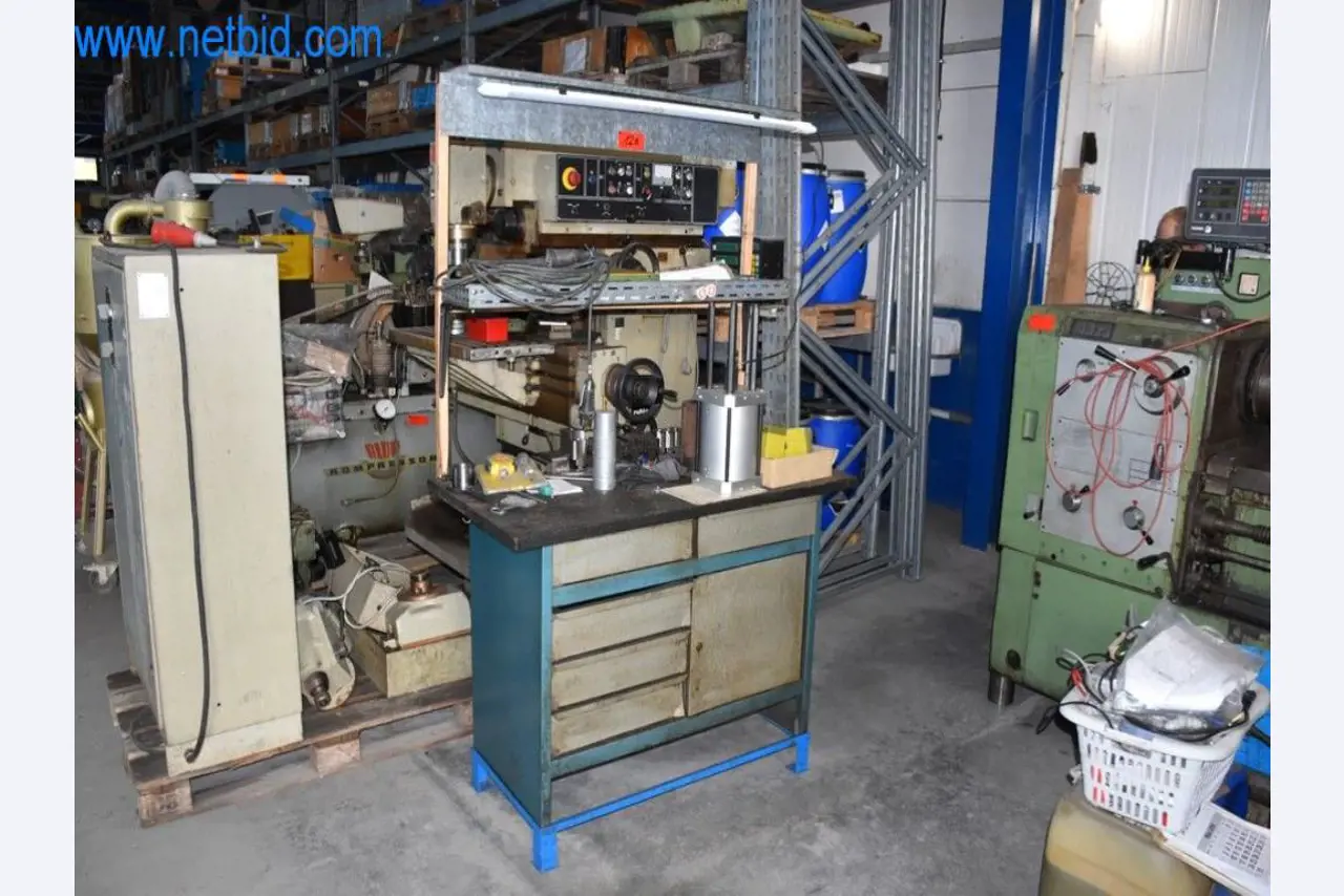 Máquinas, equipos operativos y accesorios de un líder mundial en el mercado de sistemas de tensado de cadenas.-1