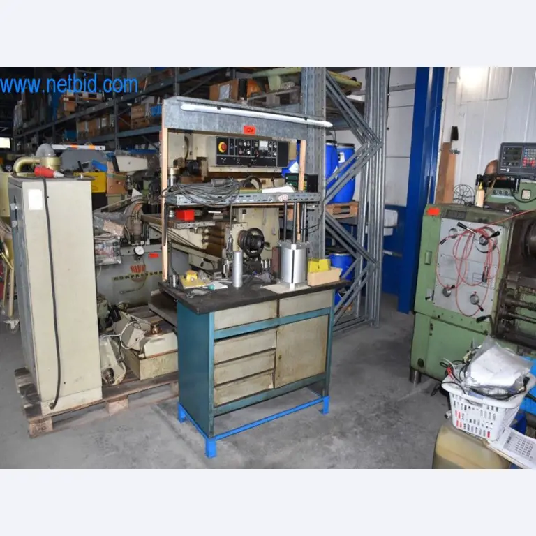 Máquinas, equipos operativos y accesorios de un líder mundial en el mercado de sistemas de tensado de cadenas.-1