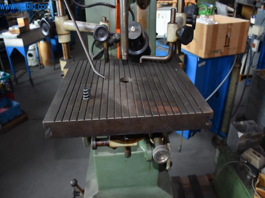 Maszyny, sprzęt operacyjny i akcesoria światowego lidera na rynku systemów napinania łańcuchów stają się dostępne.-6