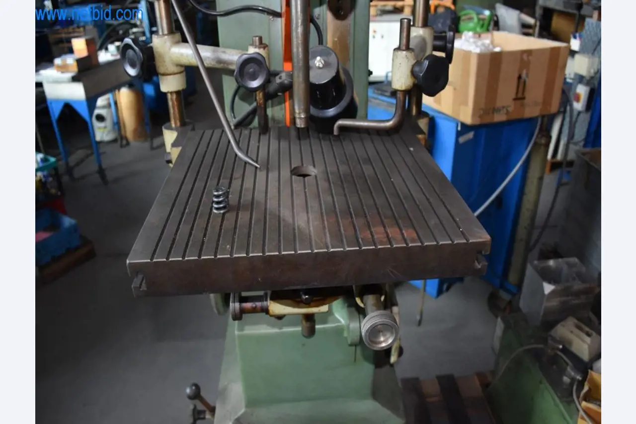 Maszyny, sprzęt operacyjny i akcesoria światowego lidera na rynku systemów napinania łańcuchów stają się dostępne.-6