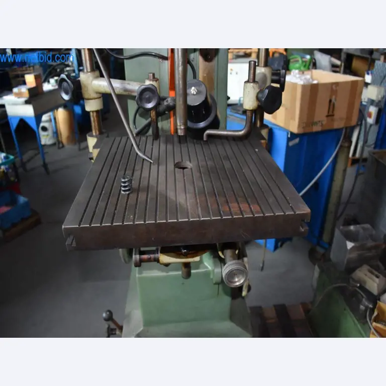 Maszyny, sprzęt operacyjny i akcesoria światowego lidera na rynku systemów napinania łańcuchów stają się dostępne.-6