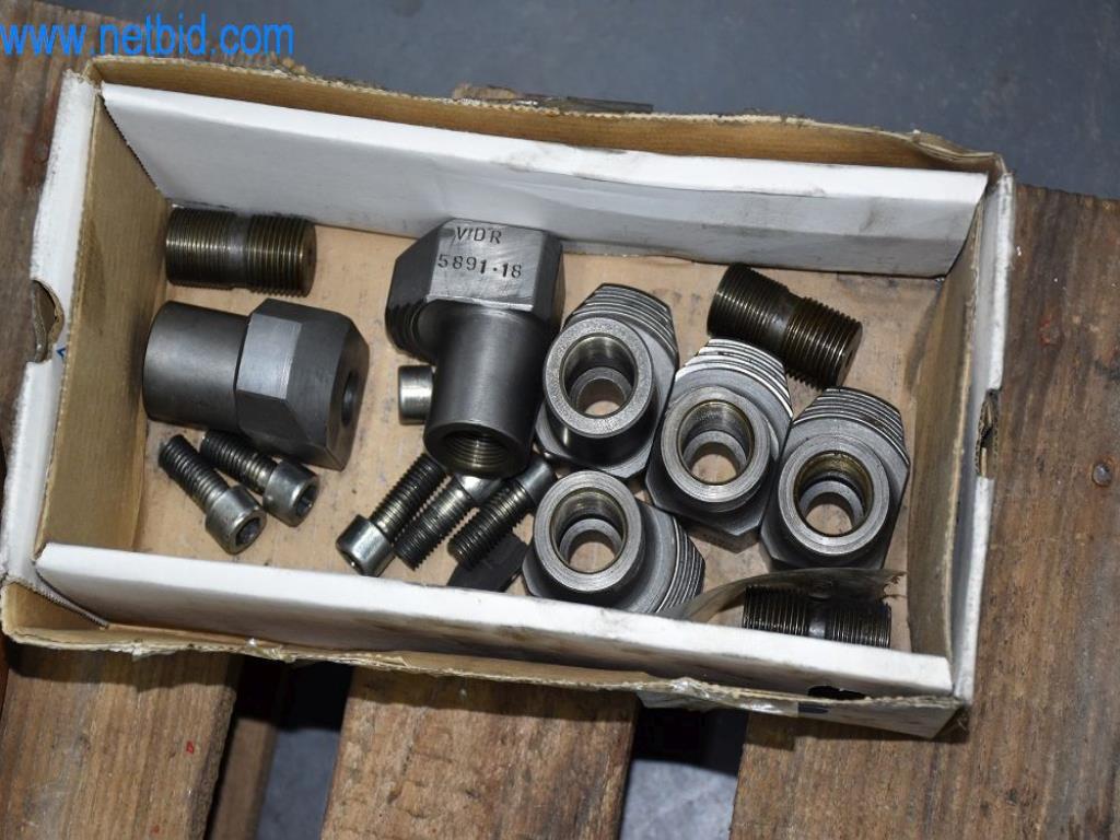 Máquinas, equipos operativos y accesorios de un líder mundial en el mercado de sistemas de tensado de cadenas.-3