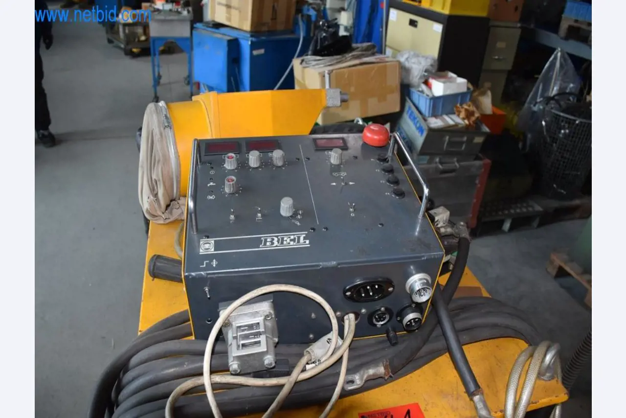 Máquinas, equipos operativos y accesorios de un líder mundial en el mercado de sistemas de tensado de cadenas.-5