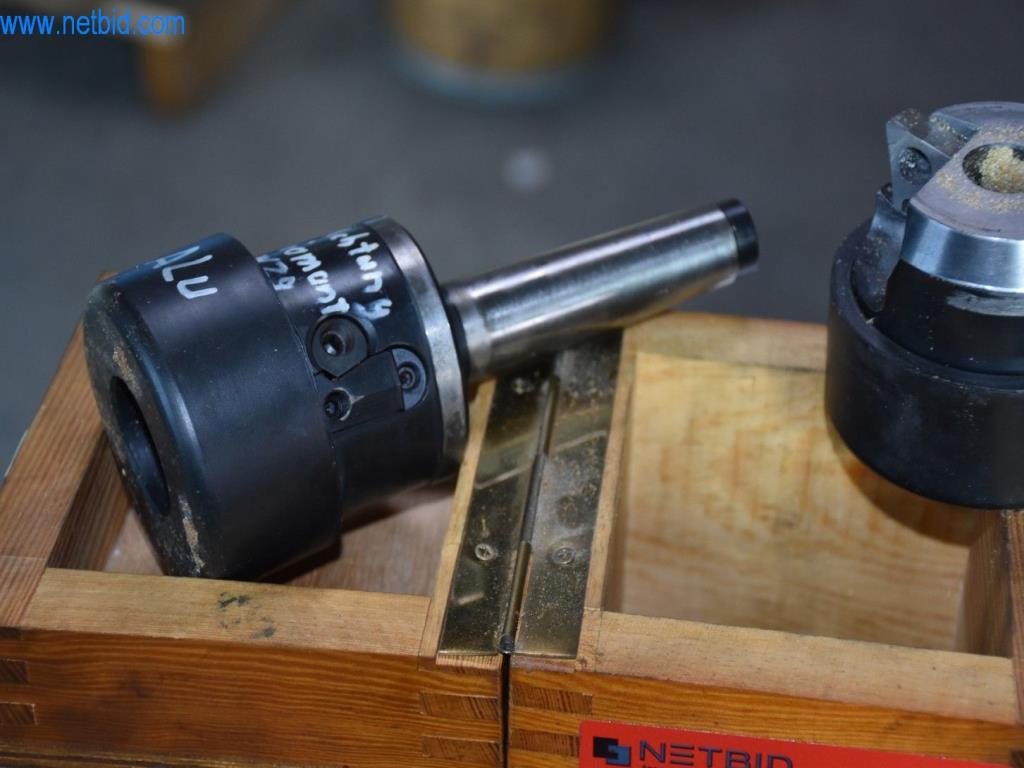 Stroje, provozní zařízení a příslušenství předního světového výrobce napínacích systémů řetězů jsou k dispozici.-3