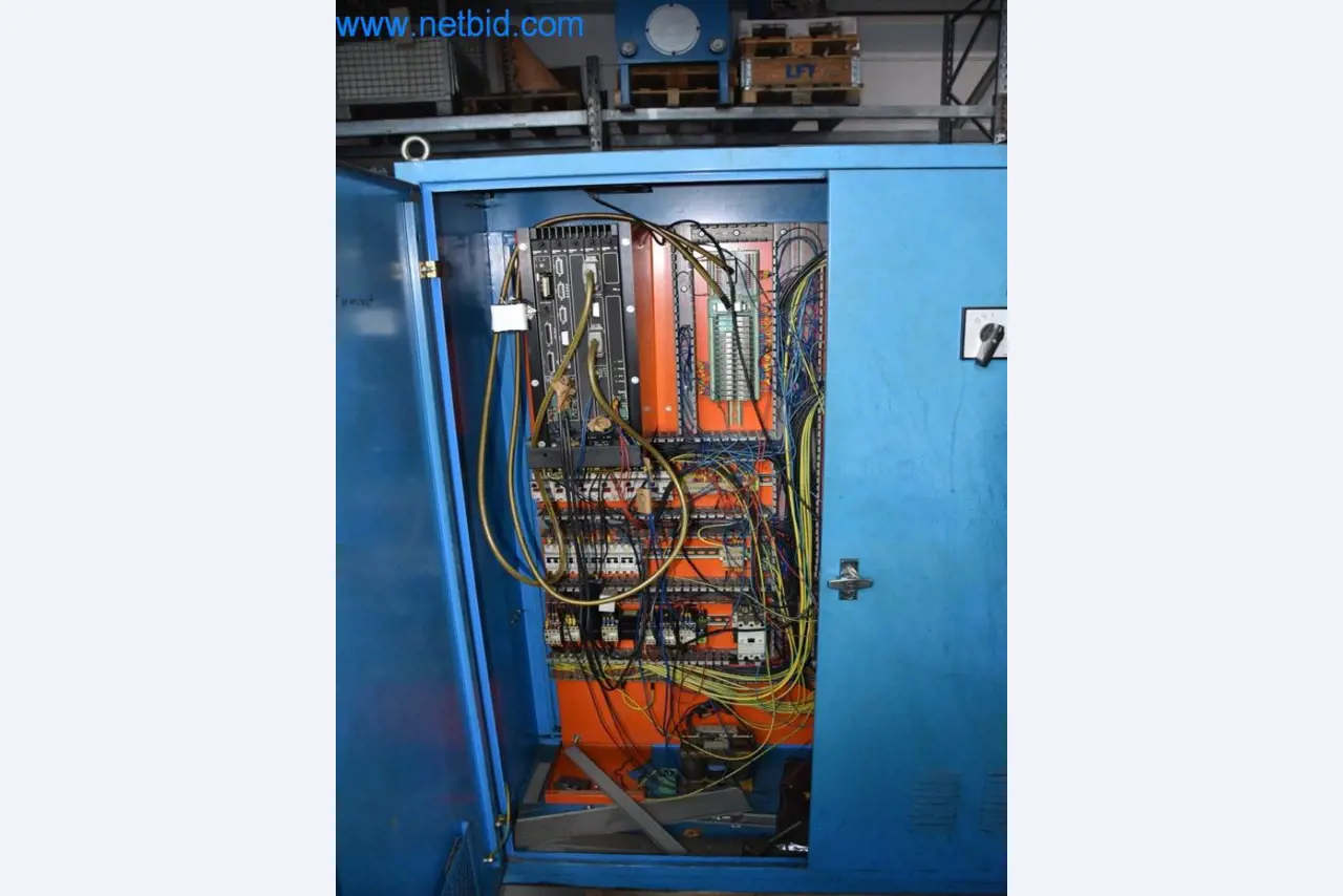 Máquinas, equipos operativos y accesorios de un líder mundial en el mercado de sistemas de tensado de cadenas.-8