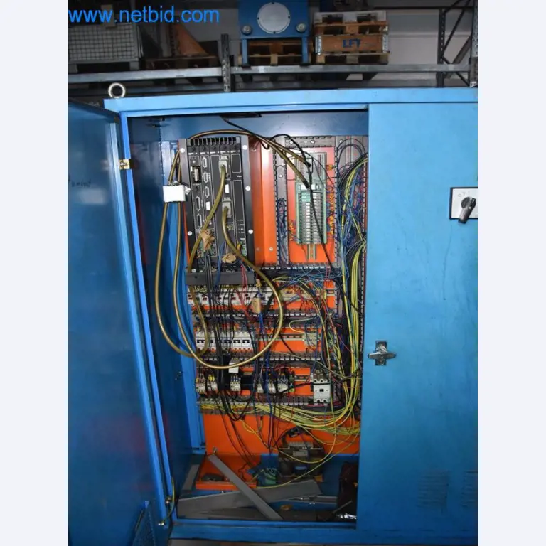 Máquinas, equipos operativos y accesorios de un líder mundial en el mercado de sistemas de tensado de cadenas.-8