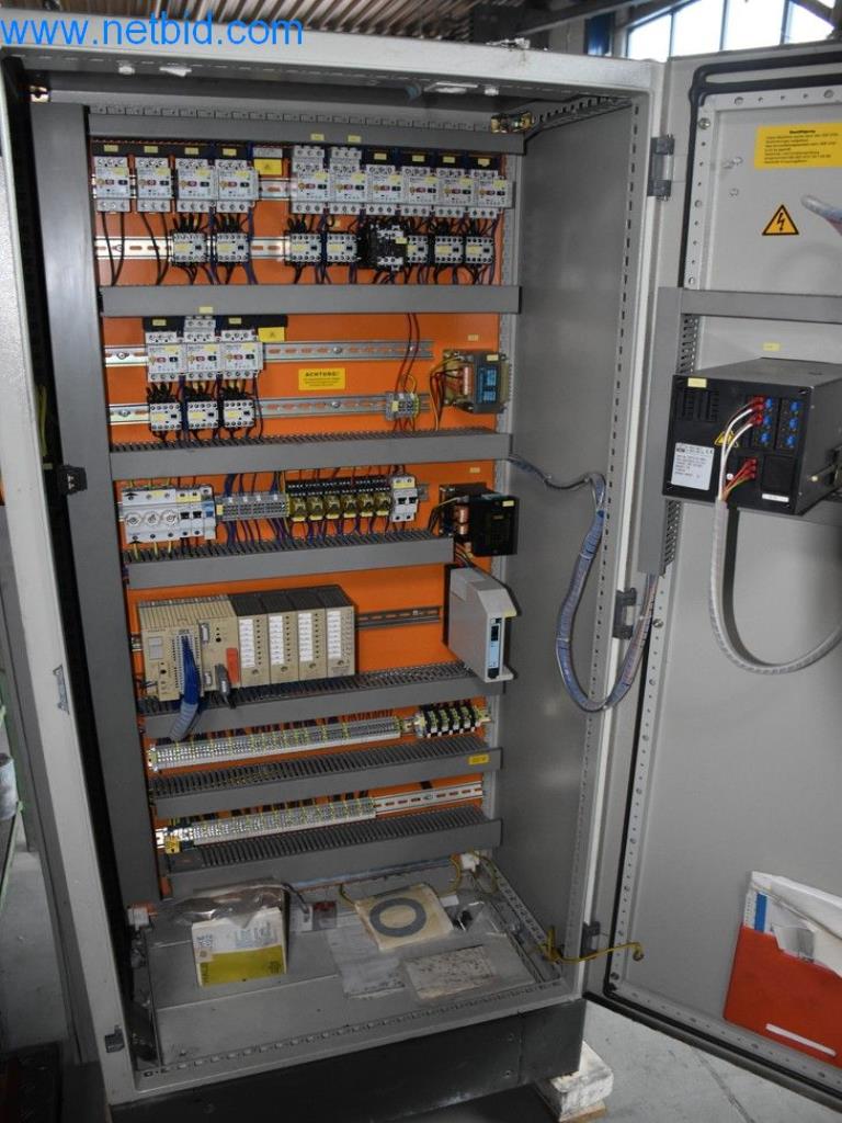 Máquinas, equipos operativos y accesorios de un líder mundial en el mercado de sistemas de tensado de cadenas.-4