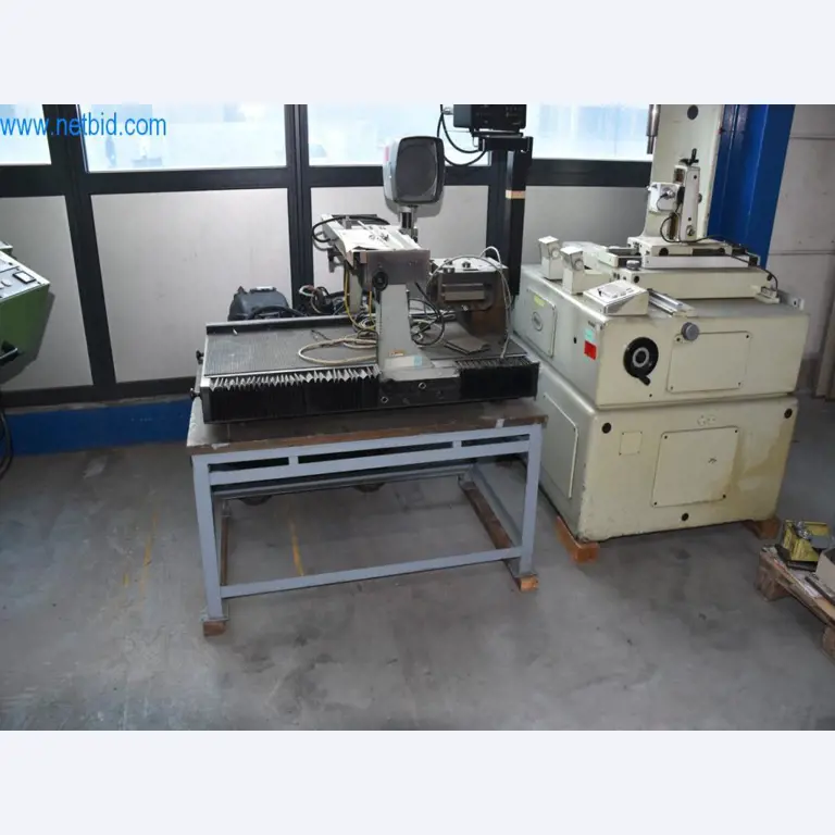 Stroje, provozní zařízení a příslušenství předního světového výrobce napínacích systémů řetězů jsou k dispozici.-1