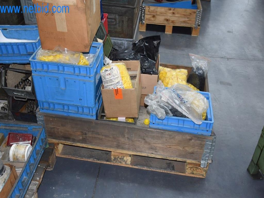 Stroje, provozní zařízení a příslušenství předního světového výrobce napínacích systémů řetězů jsou k dispozici.-1