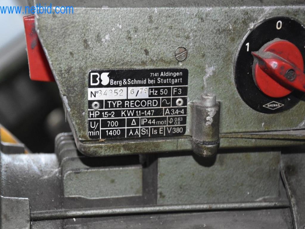 Máquinas, equipos operativos y accesorios de un líder mundial en el mercado de sistemas de tensado de cadenas.-3