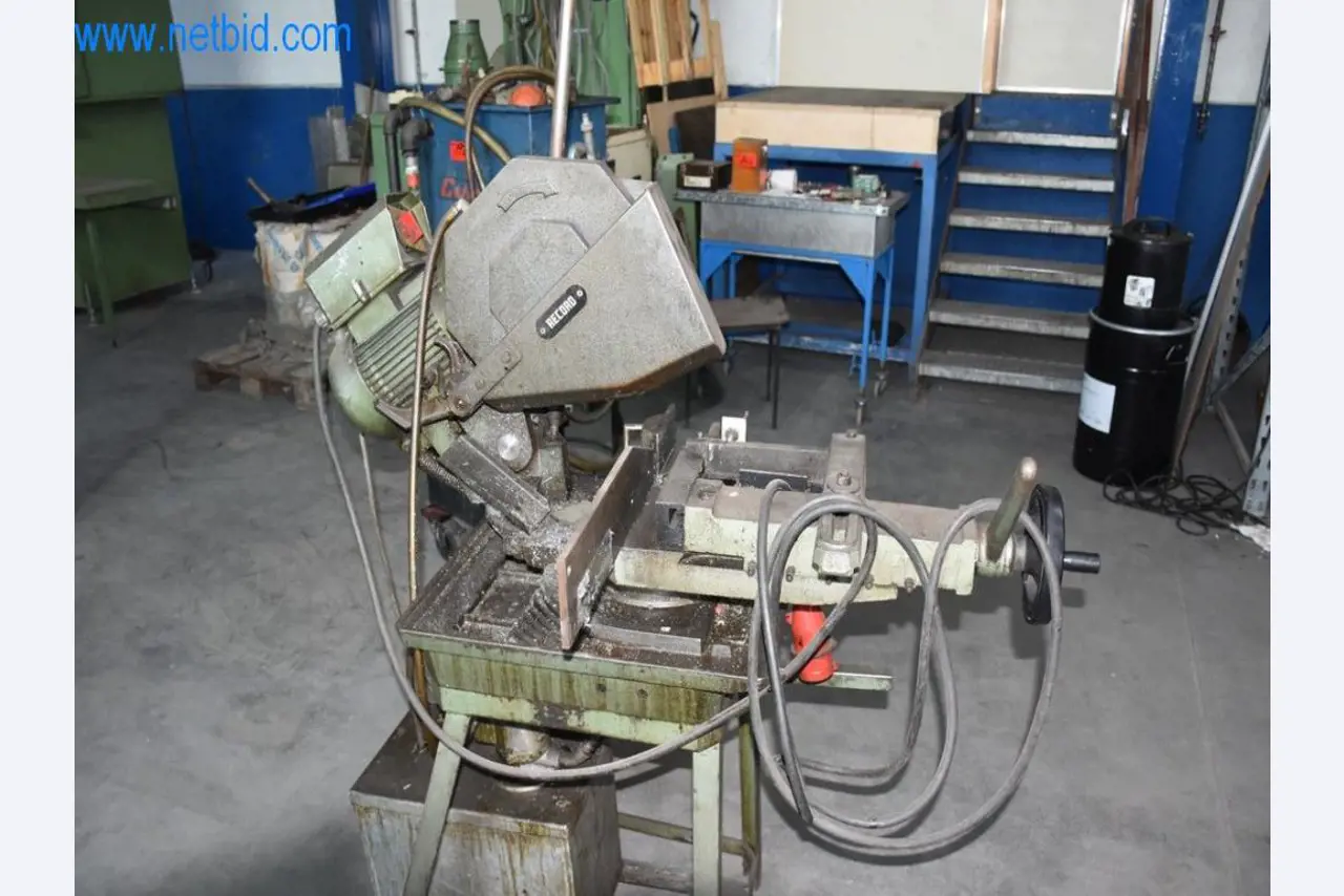 Máquinas, equipos operativos y accesorios de un líder mundial en el mercado de sistemas de tensado de cadenas.-4